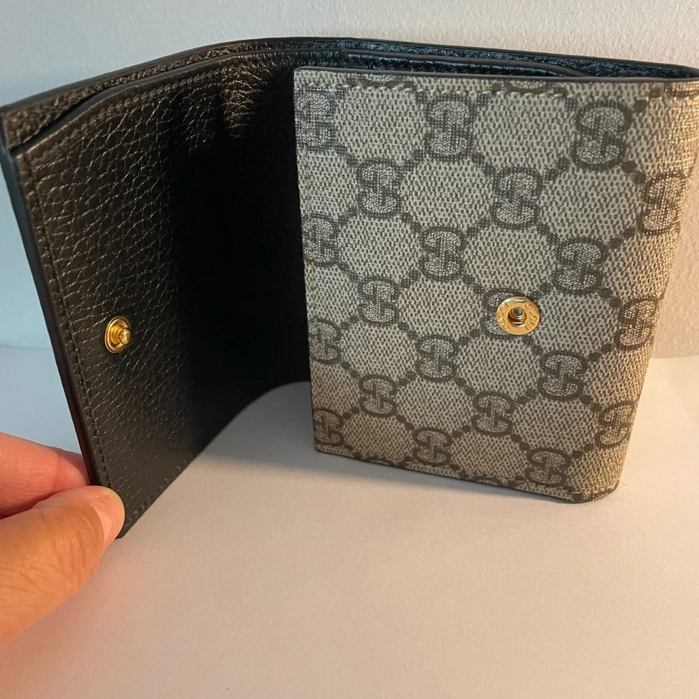 Authentic Gucci Wallet - Picture 3 of 8